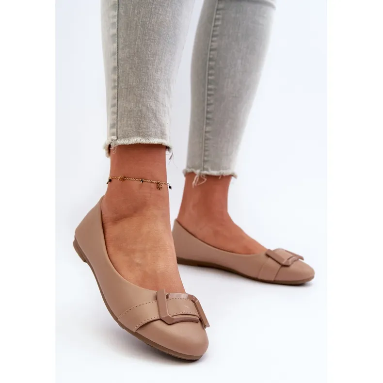 Ballerines en cuir écologique avec ceinture et décoration, beige foncé Cadwenla