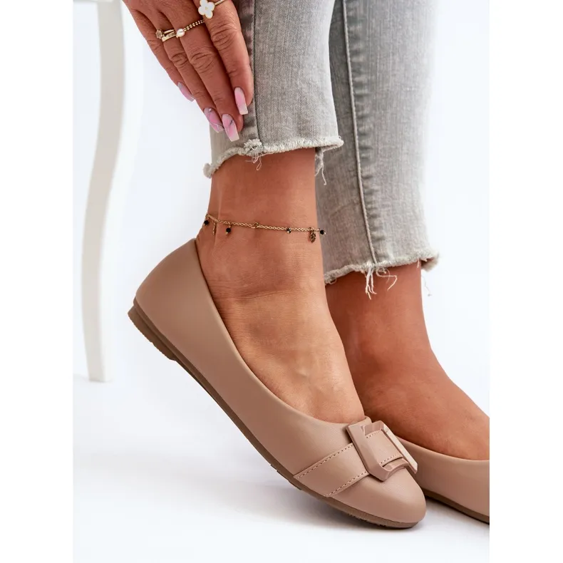 Ballerines en cuir écologique avec ceinture et décoration, beige foncé Cadwenla