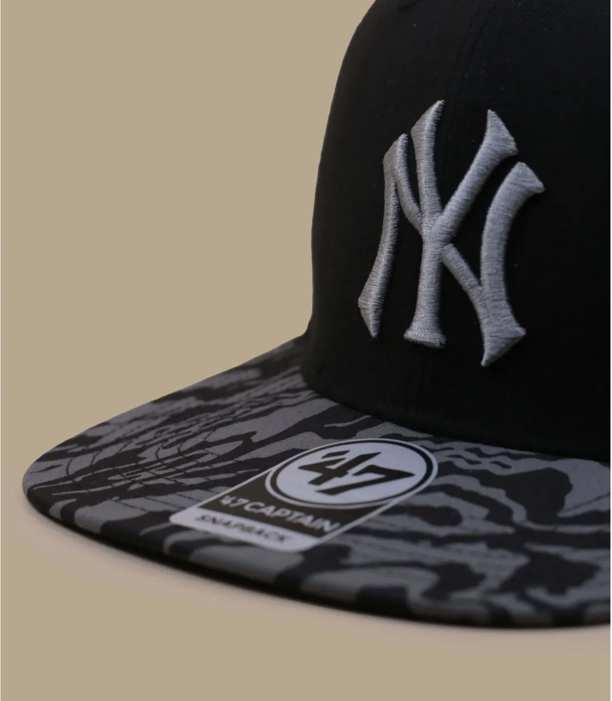 Casquette snapback NY noire et visière camouflage  gris - Casquette Captain Tremor Camo NY 47 Brand : Headict