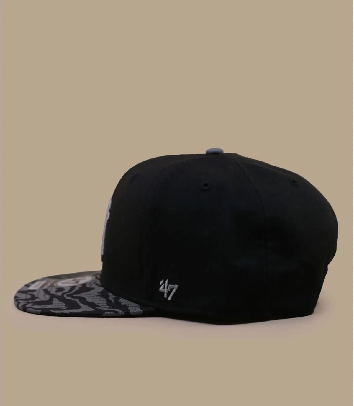 Casquette snapback NY noire et visière camouflage  gris - Casquette Captain Tremor Camo NY 47 Brand : Headict