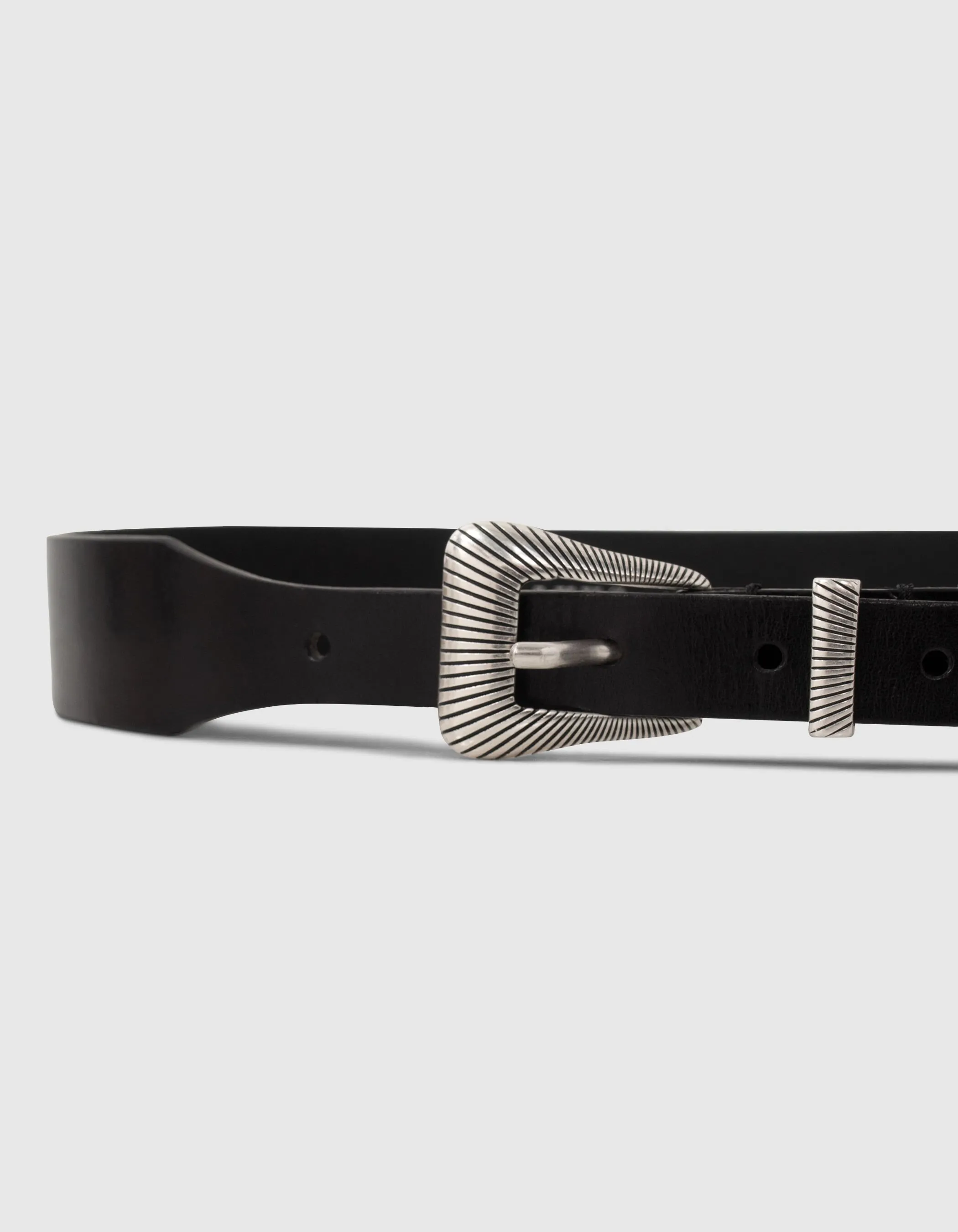 Ceinture noire en cuir asymétrique avec bout métal femme