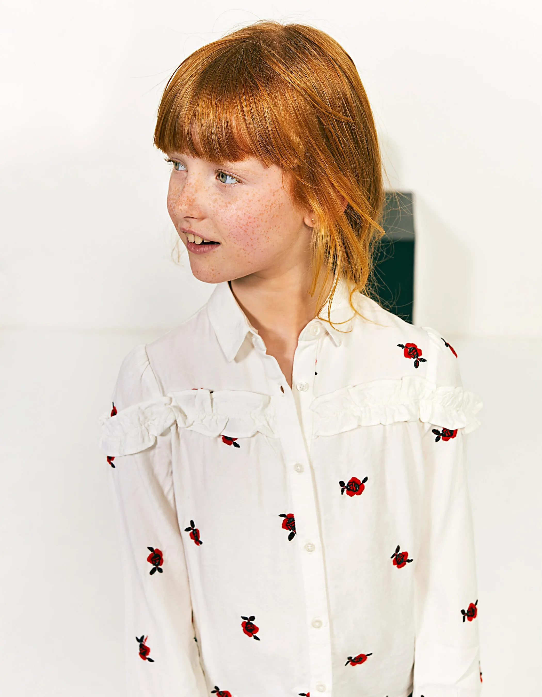 Chemise blanche à volants brodée fleurs fille