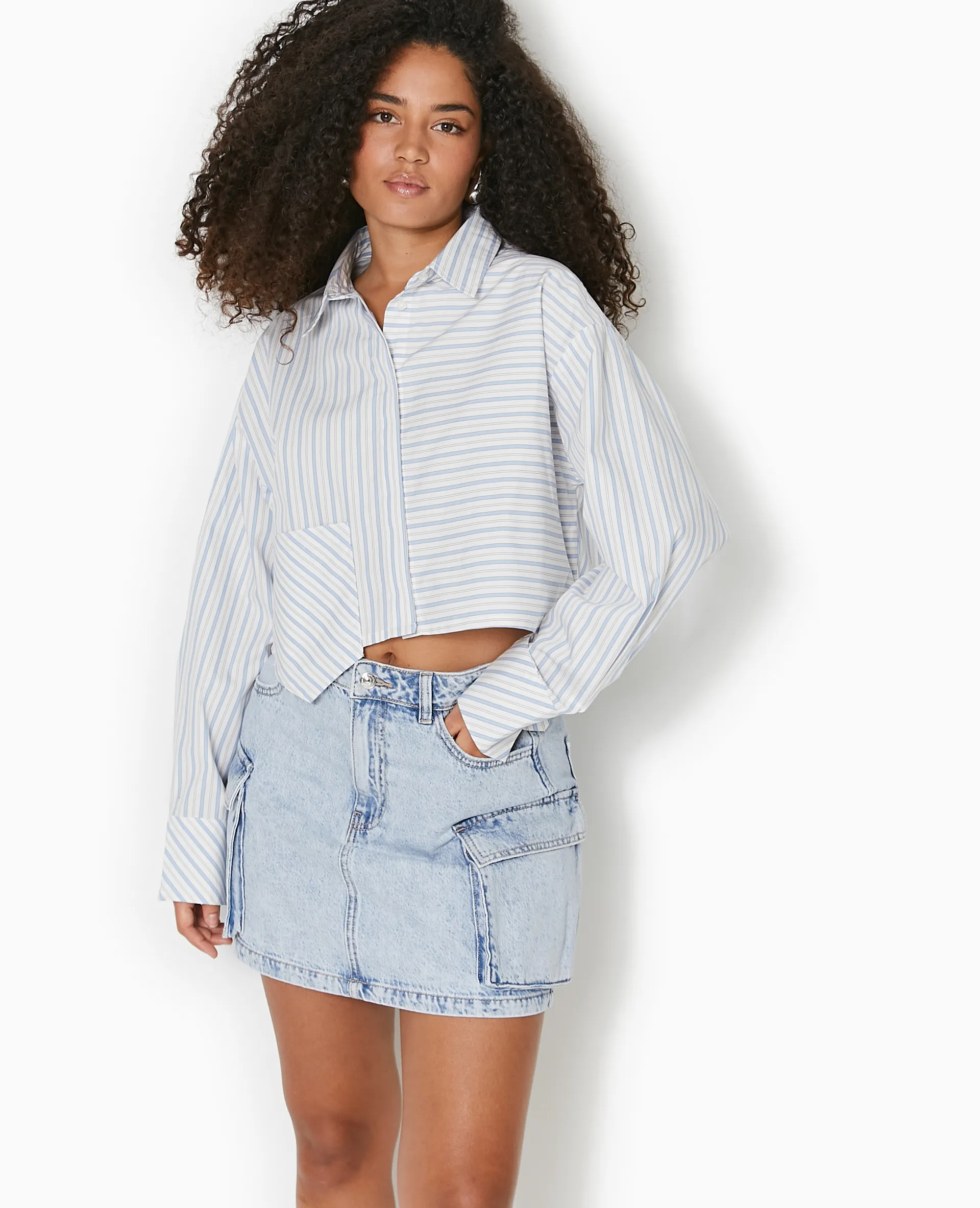 Chemise cropped rayée avec poche décalée