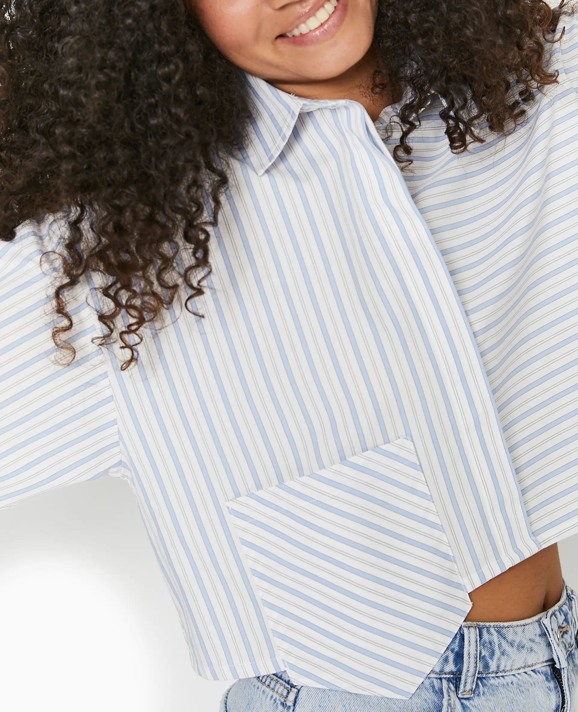 Chemise cropped rayée avec poche décalée