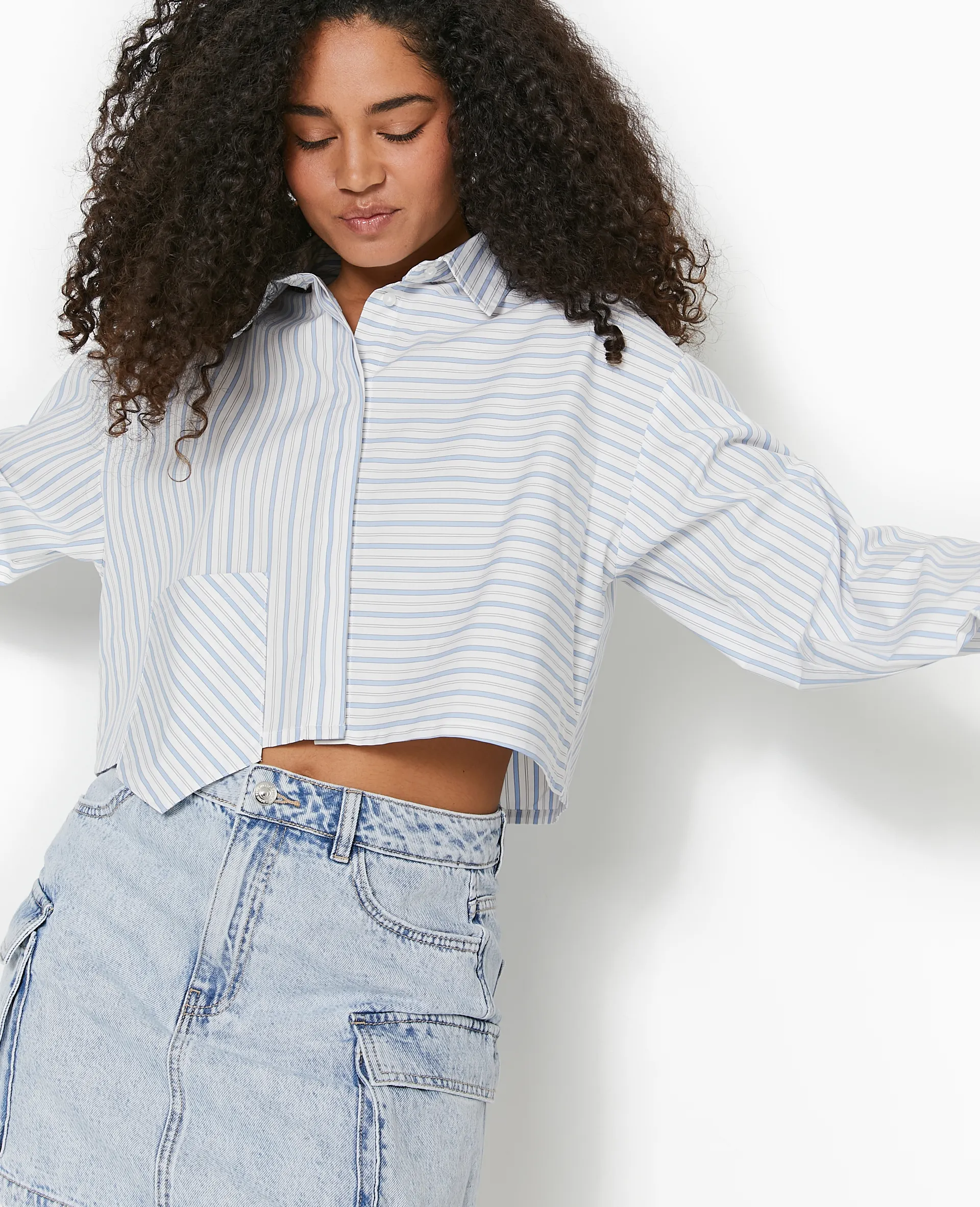 Chemise cropped rayée avec poche décalée