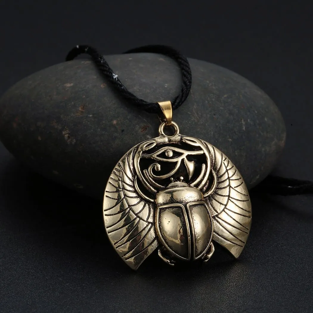 Collier vintage noir avec pendentif œil d'Horus • Vintage Univers