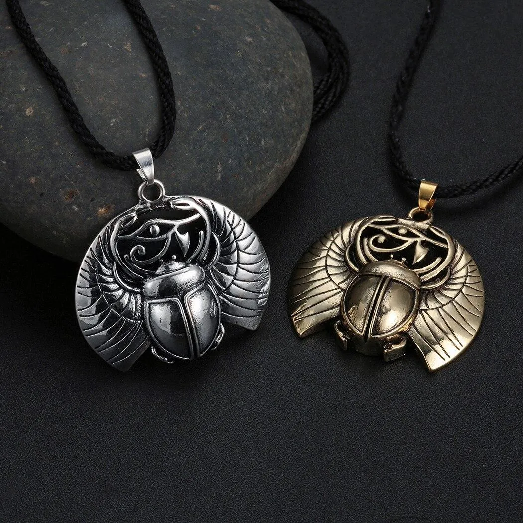 Collier vintage noir avec pendentif œil d'Horus • Vintage Univers