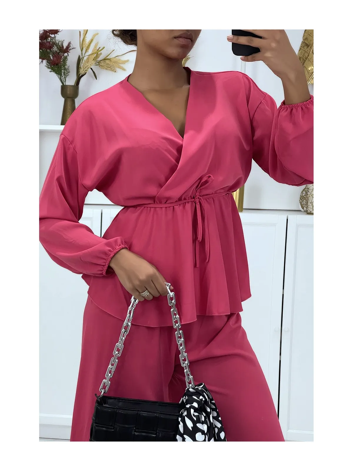 Ensemble fuchsia haut croisé et pantalon palazzo