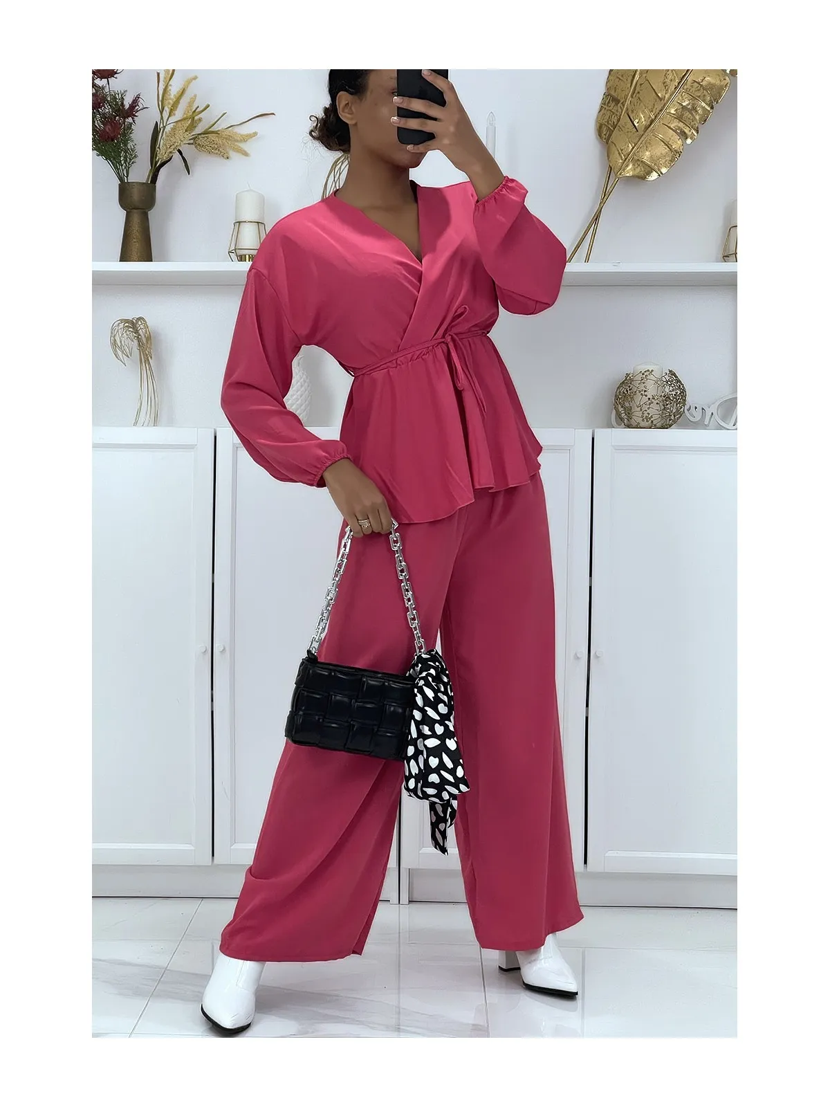 Ensemble fuchsia haut croisé et pantalon palazzo