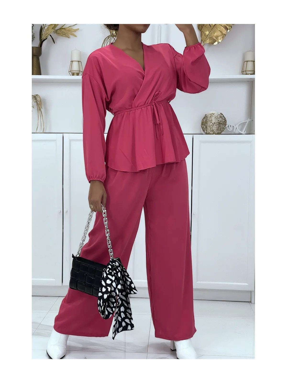 Ensemble fuchsia haut croisé et pantalon palazzo