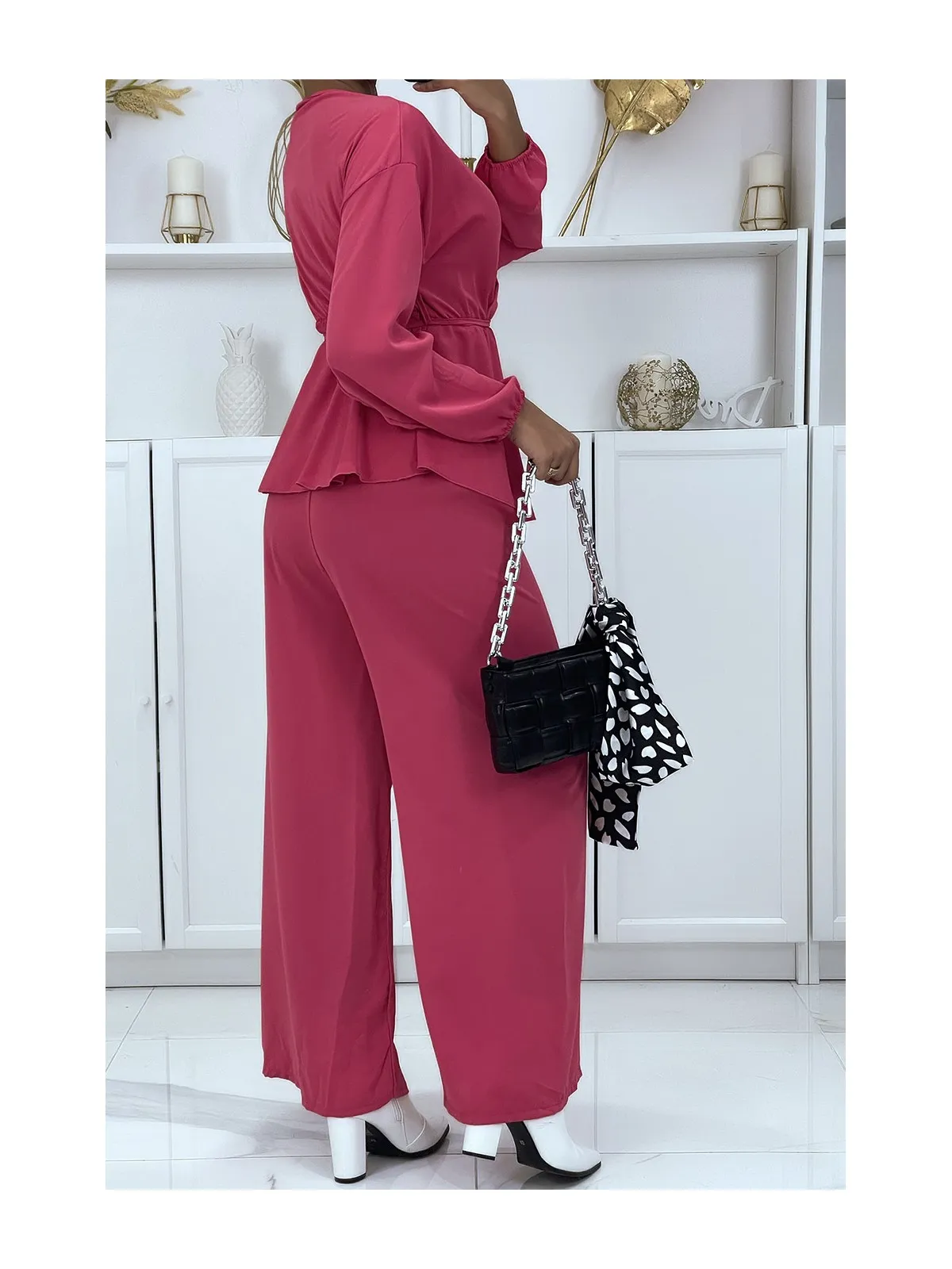 Ensemble fuchsia haut croisé et pantalon palazzo