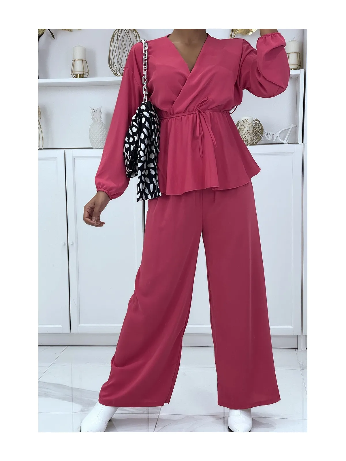 Ensemble fuchsia haut croisé et pantalon palazzo