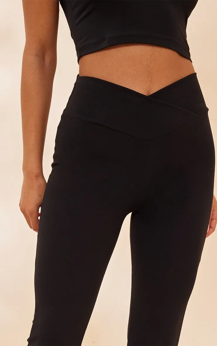 Pantalon flare en crêpe noir à taille croisée