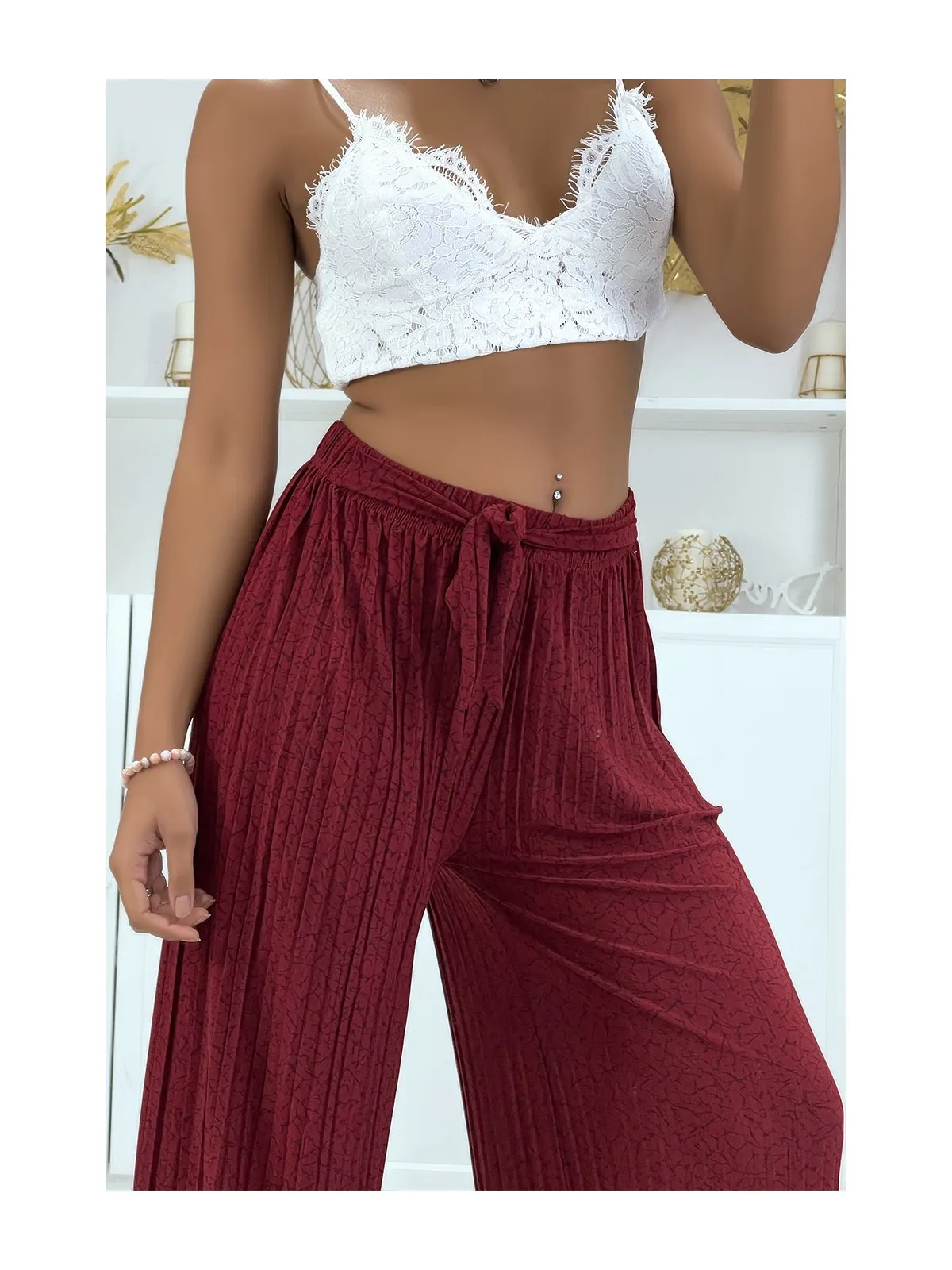 Pantalon plissé fluide bordeaux à motif marbre