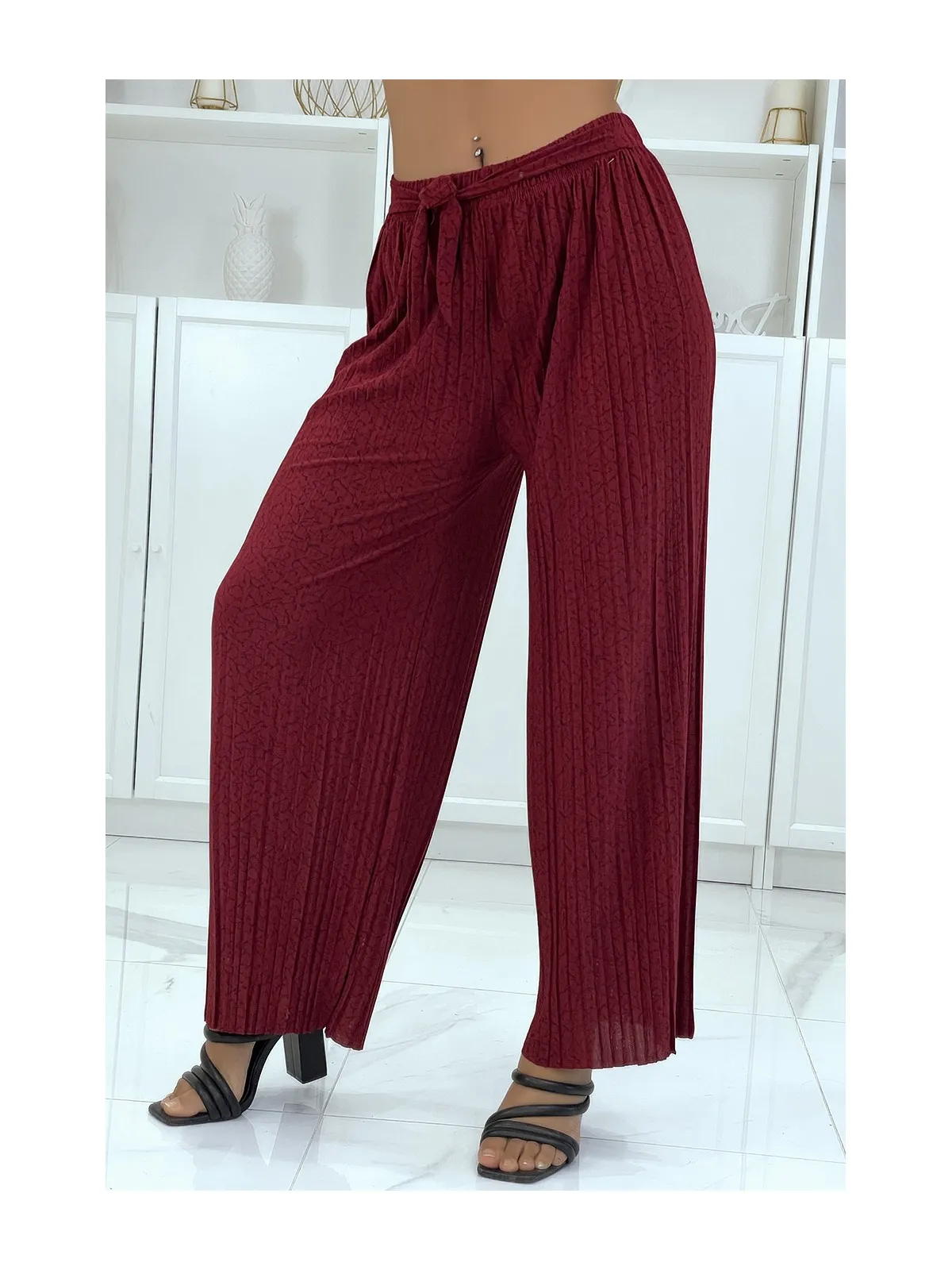 Pantalon plissé fluide bordeaux à motif marbre